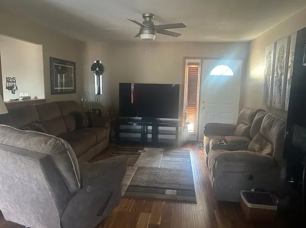 1135 Lois Ln, Waterloo, IA 50702