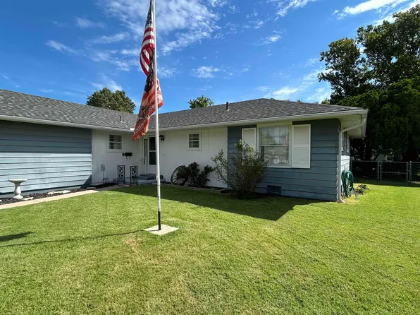 2812 Paseo Dr, Great Bend, KS 67530