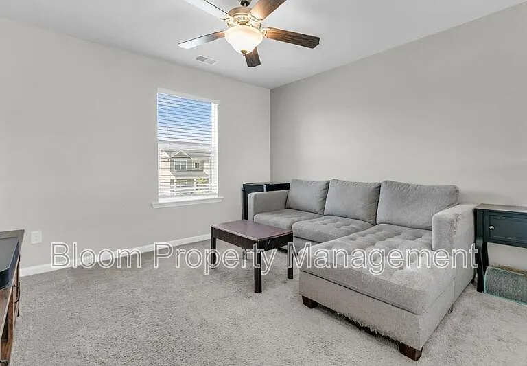 451 Carrara Dr — Photo 24