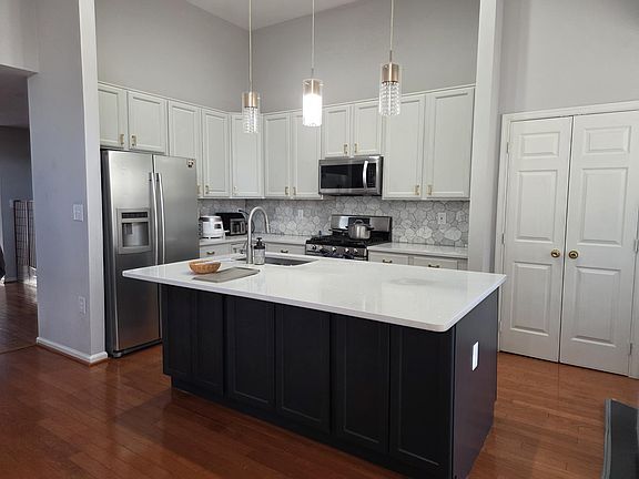 4th image of 14641 Snowhill Ln
