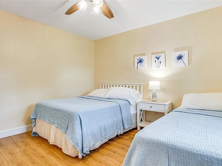 404 S Oak Ave — Photo 8