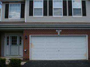 1282 W Oriole Ct, Round Lake, IL 60073