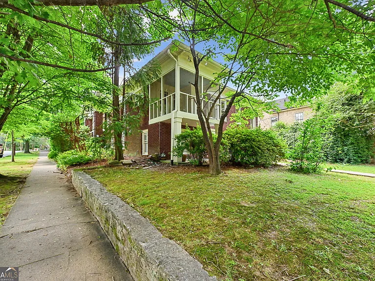1500 N Highland Ave NE — Photo 30