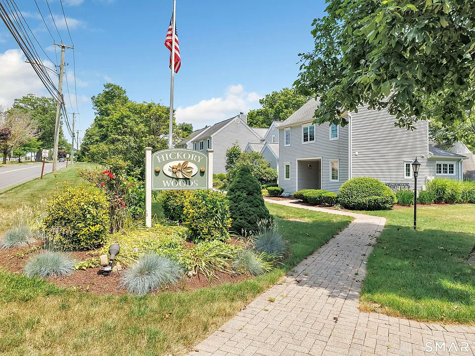 104 Hickory Woods Ln #104