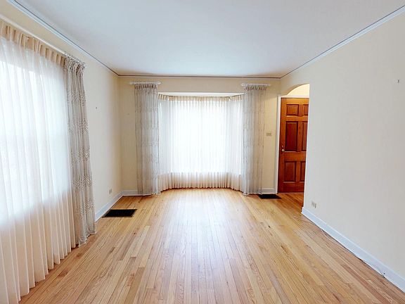 3rd image of 1340 Evergreen Ave