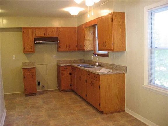5th image of 3615 Cecil Dr