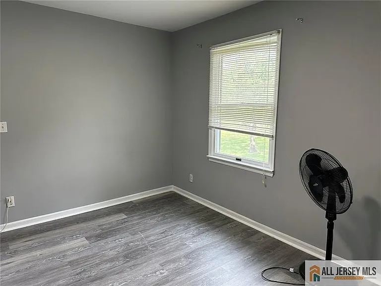 351 Metlars Ln — Photo 10