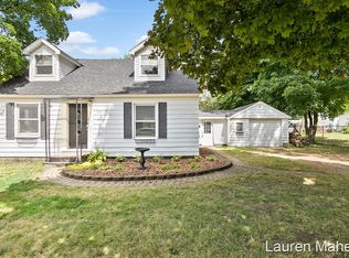 129 Kenton St SE, Grand Rapids, MI 49548