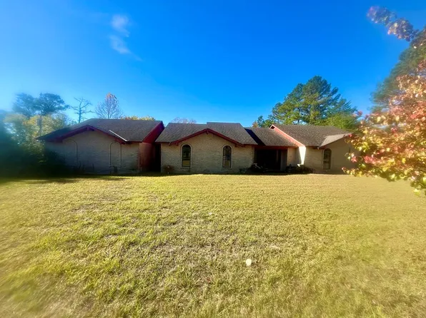 8 Motts Dr, Seale, AL 36875