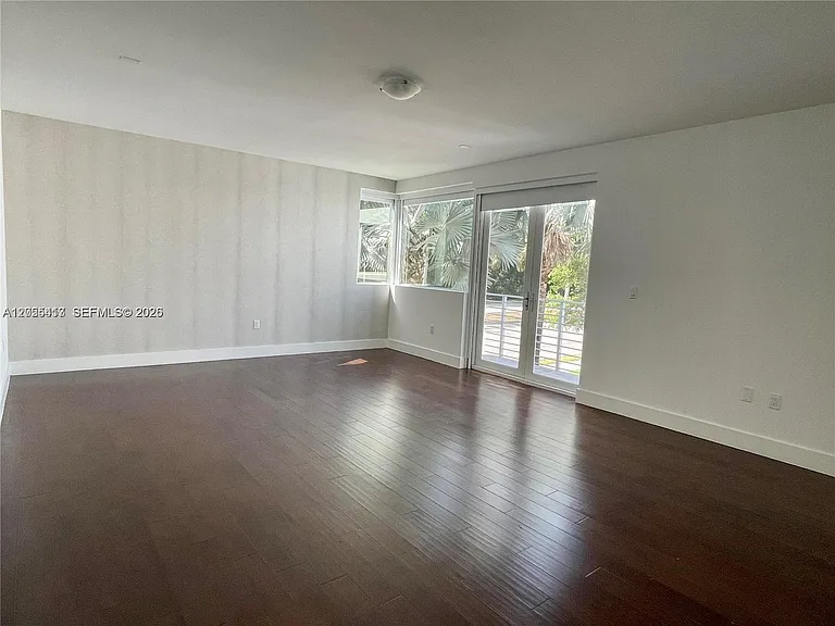 10250 NW 74th Ter — Photo 16