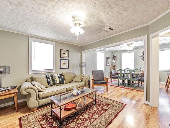 4th image of 104 Albert St