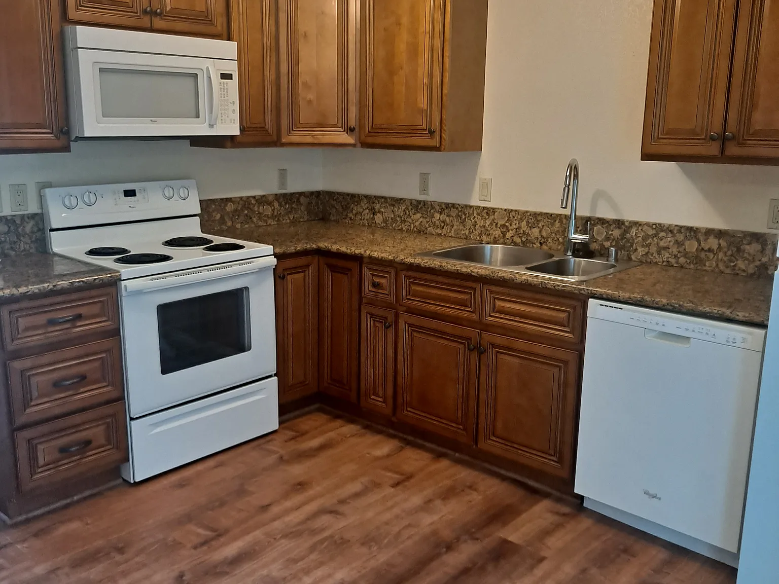 2 bed, $1,400 — Photo 4