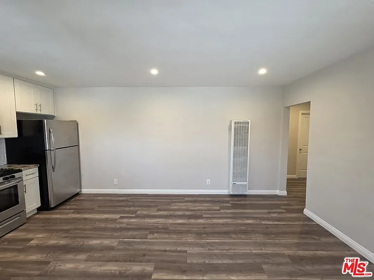 2012 S Holt Ave #2014 — Photo 4
