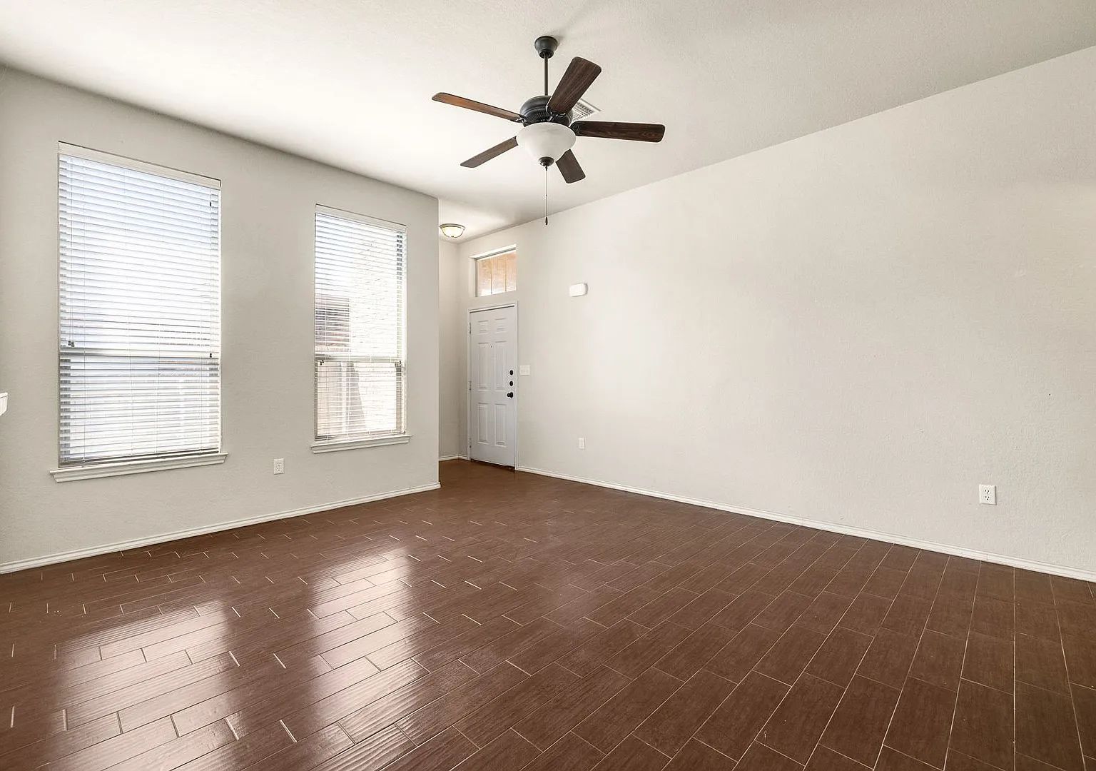 Available Now! Nice 3 Bedroom Duplex In New Braunfels, Tx! — Photo 3