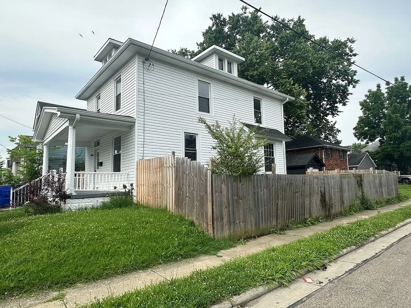 Beautiful Newly Renovated Home 4 Bedroom 2 Bath — Photo 2
