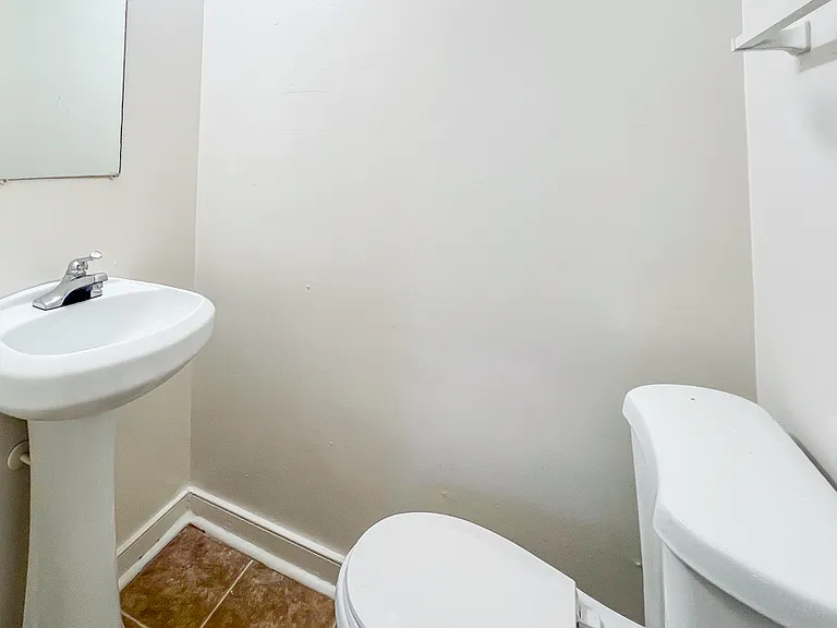 922 Wilcox St — Photo 7