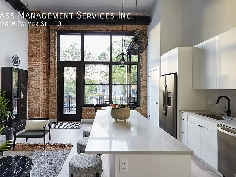 3228 W Palmer St #10 — Photo 2