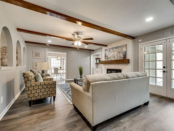 4th image of 505 Caravaca Dr