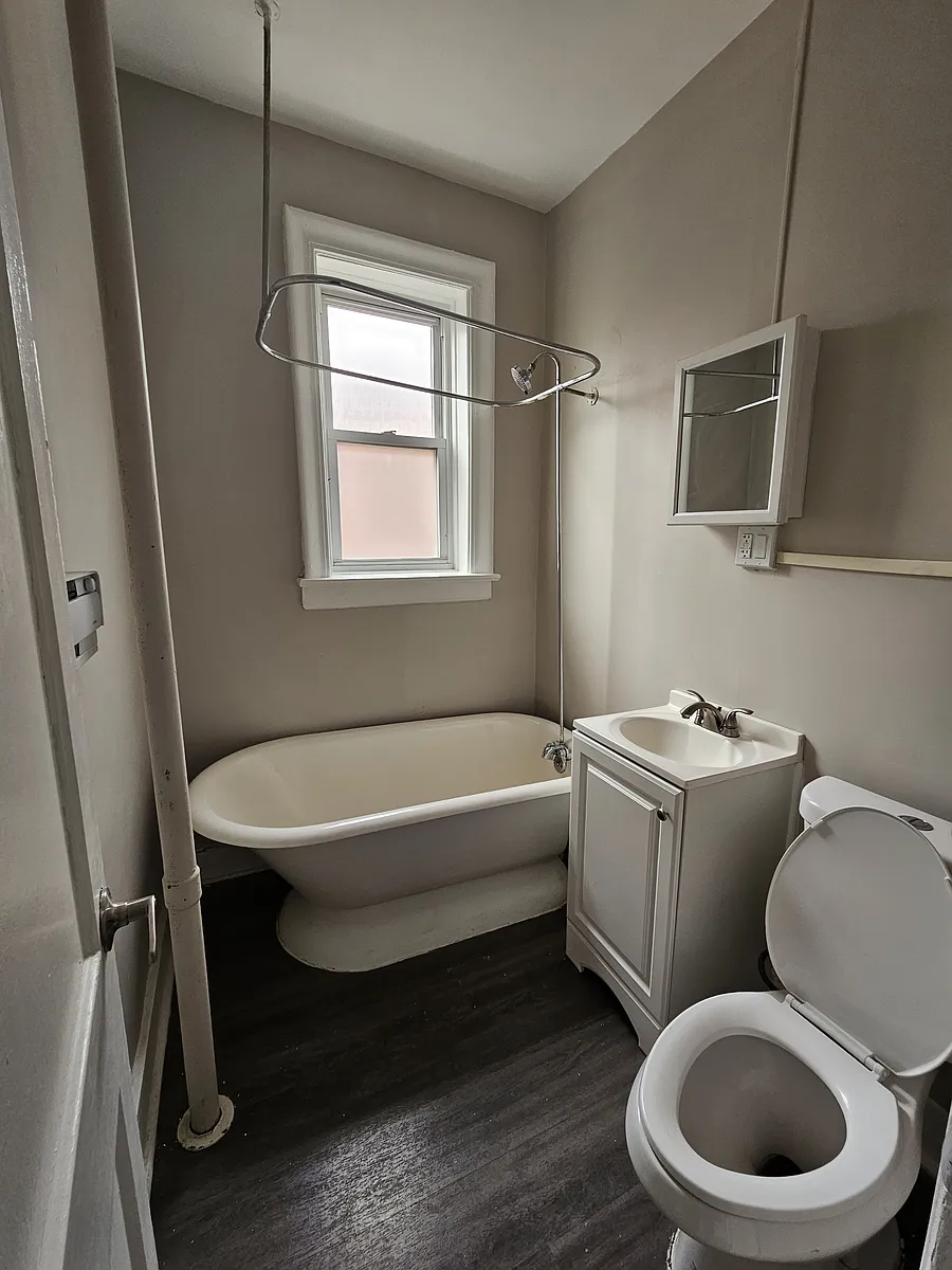Building Photo - 104 Belmont Ave #4D