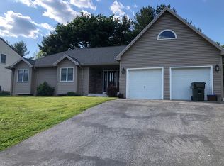 207 Knob Creek Ln, York, PA 17402