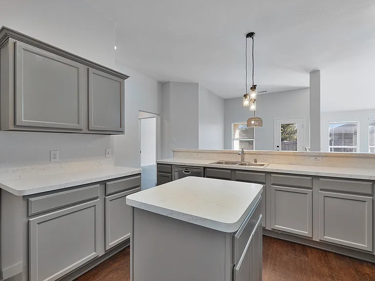 605 Clearbrook St — Photo 15