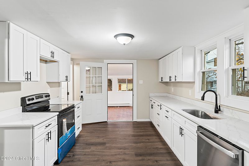 3rd image of 380 Lansing Avenue