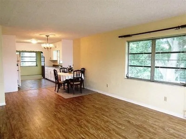 5593 40th Ave N APT 419, Kenneth City, FL 33709