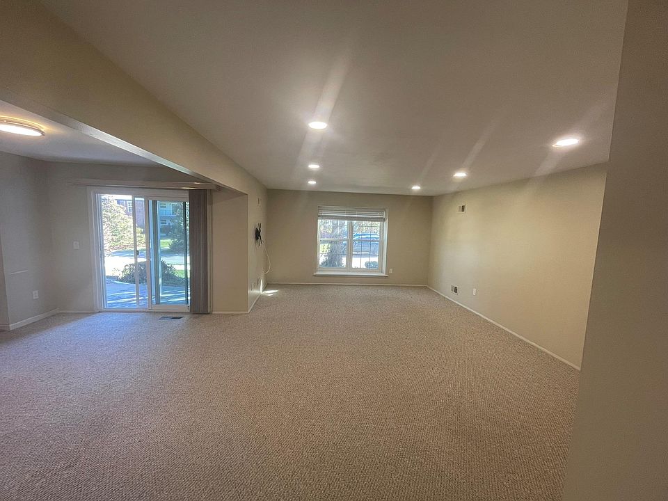 1st image of 30975 Pointe Of Woods Dr APT 4