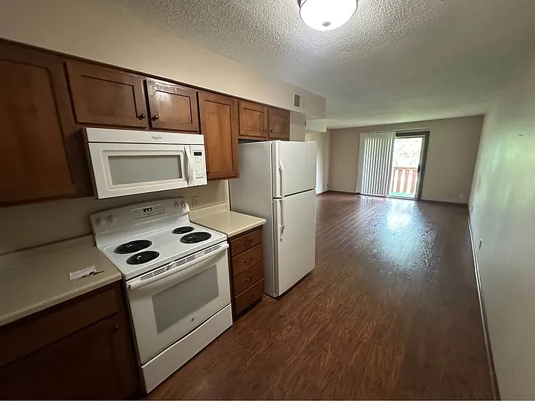 1083 NW Greenwood St #1083 — Photo 9