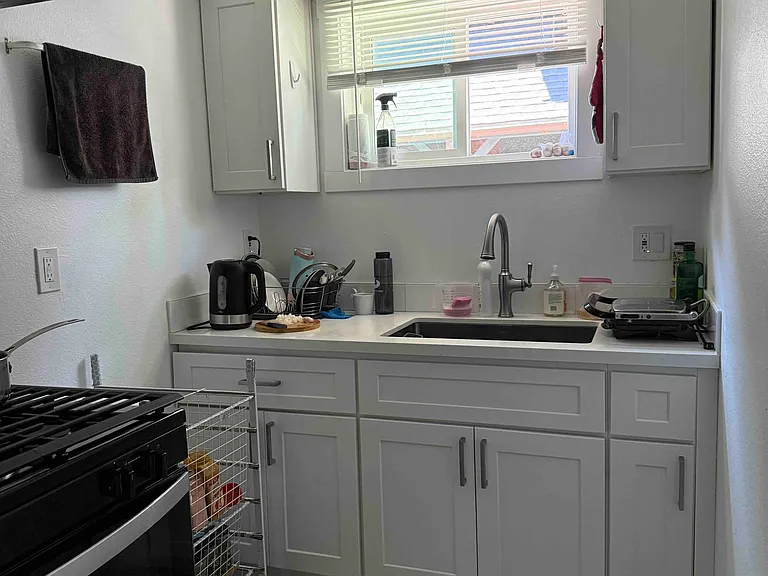 1139 Oxford St #4 — Photo 6