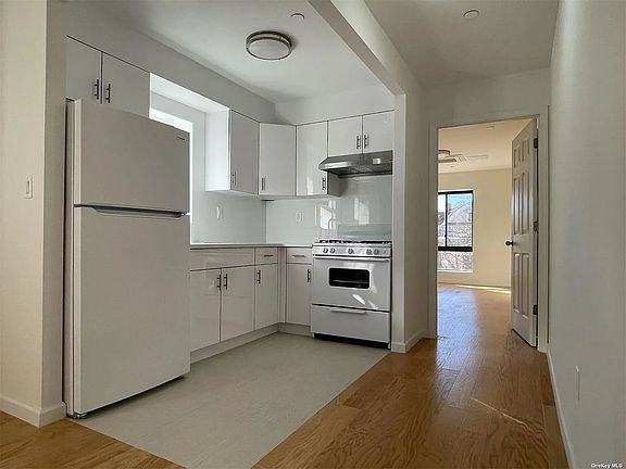 5th image of 42-29 Parsons Blvd #2B
