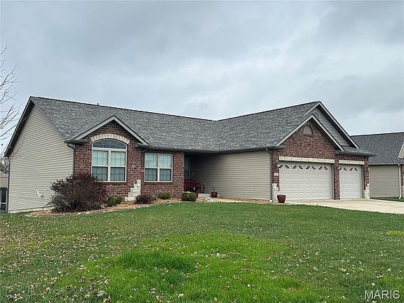2nd image of 1861 Crimson Oak Dr