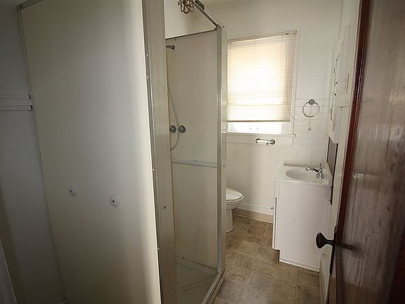 5th image of 219 E 20th Ave