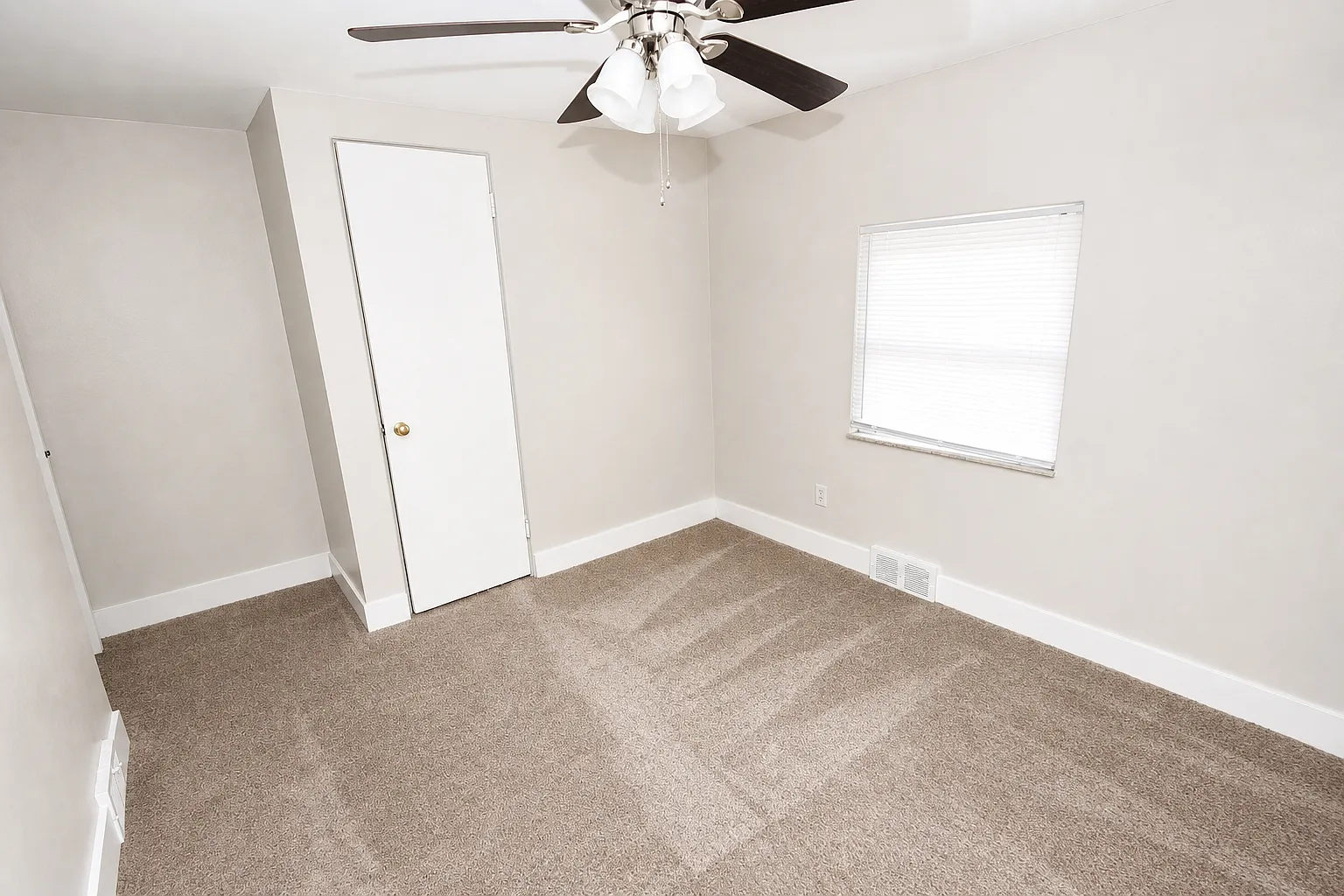 2 bed, 1080 sqft, $1,379 — Photo 4