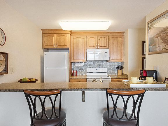 3rd image of 75-5888 Alii Dr APT F2