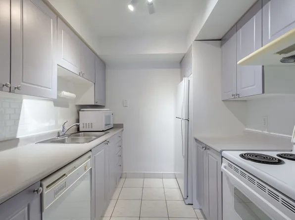 256 Doris Ave, Toronto, ON