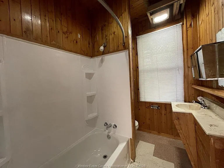 3338 Sandwich St — Photo 5