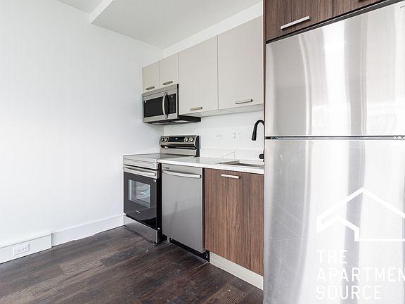 3rd image of 1551 W Hollywood Ave #302