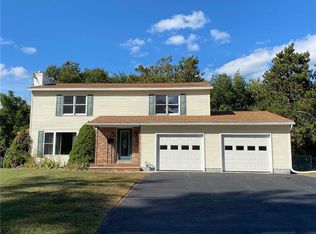 112 Colonial Dr, North Syracuse, NY 13212