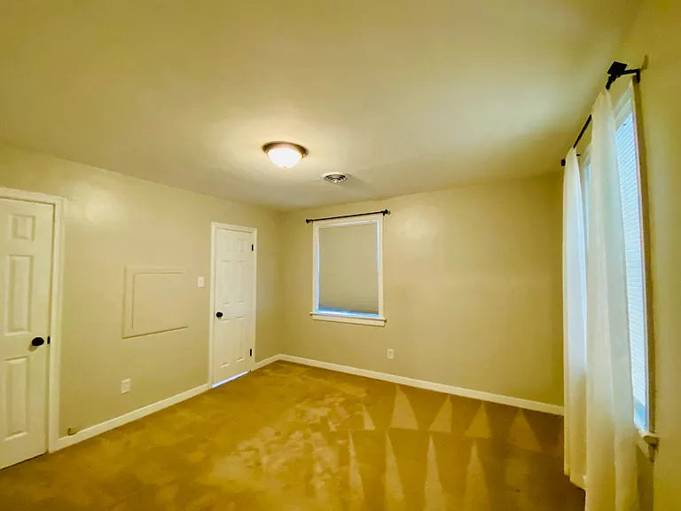2210 Manlyn Rd — Photo 26