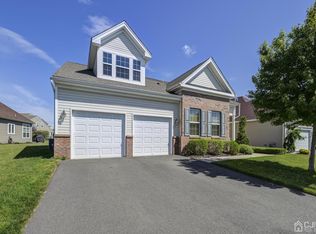 11 Ravenslake Rd, Monroe Township, NJ 08831