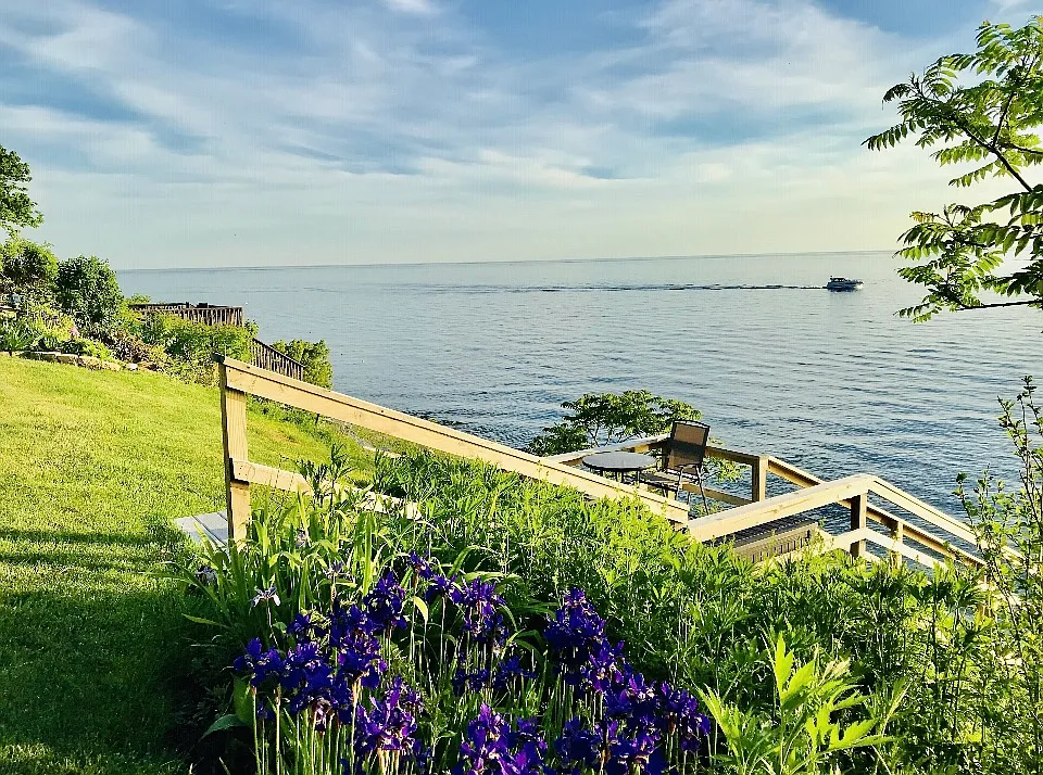 N Lakeshore Dr, Holland — Photo 2