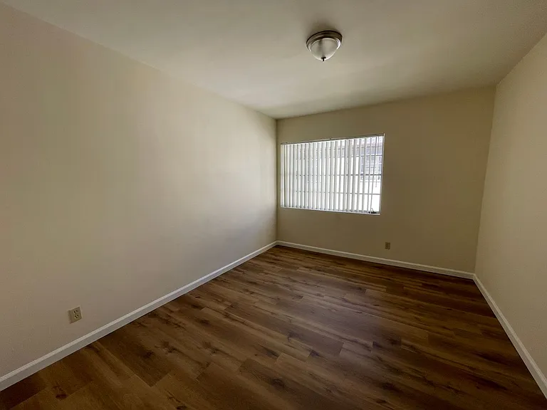 928 W. Glenoaks blvd. Glendale CA — Photo 6