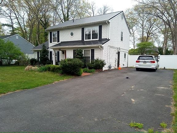 2nd image of 2324 Holly Hill Rd