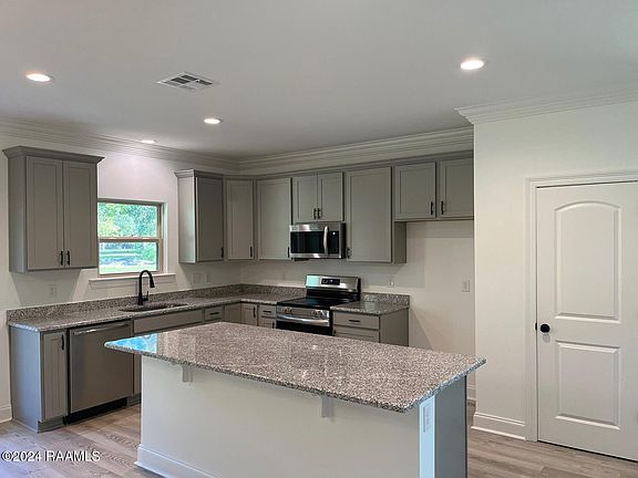 3rd image of 204 Nandina Dr