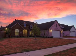 904 Bent Wood Ln, Cleburne, TX 76033