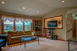 3rd image of 1420 W View Dr