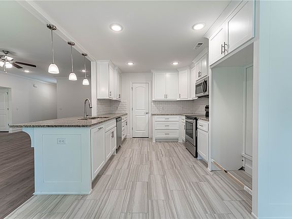 5th image of 23 Hillswick Ln