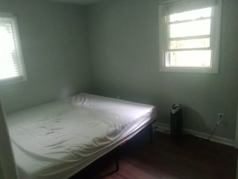 Master bedroom: king bed included
