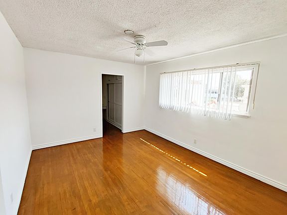 4th image of 956 Wilcox Ave APT 14
